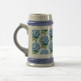 Büschel aus blauen Hortensienblüten Bierglas
