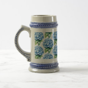 Büschel aus blauen Hortensienblüten Bierglas