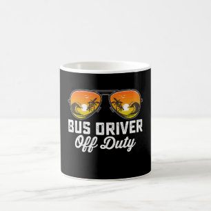 Busfahrer außer Dienst Sonnenbrille letzter Schult Kaffeetasse
