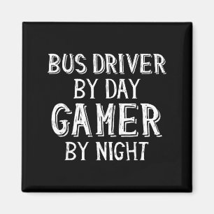 Busfahrer bei Tag Gamer bei Nacht Lustiges Geschen Magnet