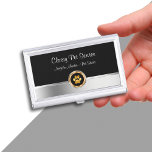 Business-Card-Fall für klassische Haustiere Visitenkarten Etui<br><div class="desc">Hüllen zum Thema Haustiere in klassischem Design mit silberfarbenen und goldfarbenen Designelementen,  darunter ein Pfotendrucksymbol und ein Textraum,  den Sie personalisieren können,  um Ihr Lieblingsthandwerk zum Anzug zu bringen. Stellen Sie sich das als Visitenkartenvorlage für einen Heimtiersitzer,  einen Heimtiersalon oder eine beliebige Heimtierindustrie beruflich vor.</div>