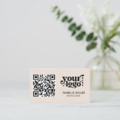 Business Card with QR Code | Modern Beige Design Visitenkarte (Stehend Vorderseite)
