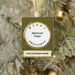 Business Christmas White Banner-Ornament Gold<br><div class="desc">Frohe Weihnachten! Goldverzierte Ornamente mit fröhlichen Weihnachtsgrüßtexten, Ihrem Firmennamen und Logo. Designs sind schwarze Texte auf weißem Hintergrund und auf goldplattiertem, rechteckigem Format. Ornament zur Dekoration des Weihnachtsbaumes in Ihrem Geschäft, Shop oder Büro. Ornament, um Ihre Kunden in dieser Feriensaison visuell zu begrüßen und Ihr Unternehmen zu werben oder Ihren...</div>