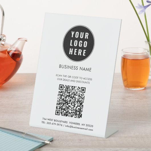 Business Logo and QR Code Custom Sockelschild (In Situ)