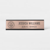 Business Logo Elegant Staff Faux Brushed Rose Gold Schreibtischnamensplakette (Vorderseite )