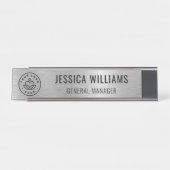 Business Logo Employee Elegant Faux Brushed Silver Schreibtischnamensplakette (Vorderseite )