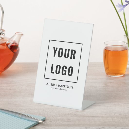 Business Logo Professional Simple Sockelschild (In SItu)