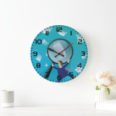 Businessman Giant Magnifying Glass Flying Papers Große Wanduhr (Zuhause)