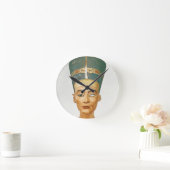 Bust of Queen Nefertiti, front view, from the stud Runde Wanduhr (Zuhause)