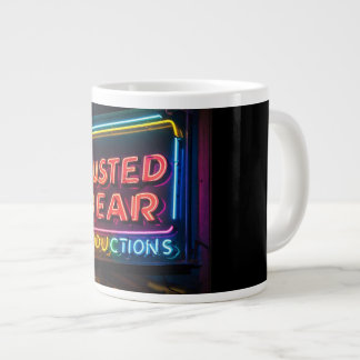 Busted Bear Productions Logo Kaffeetasse Jumbo-Tasse