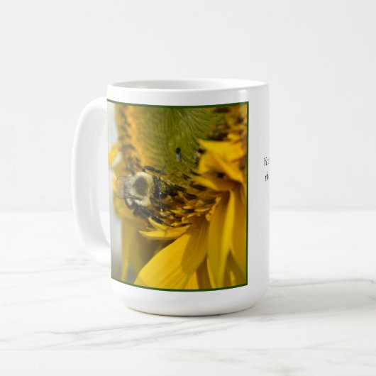 Busy Bee on a Sunflower Kaffeetasse (Vorderseite Links)