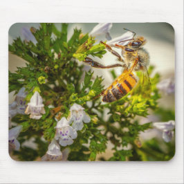 Busy Bee working hard Mousepad