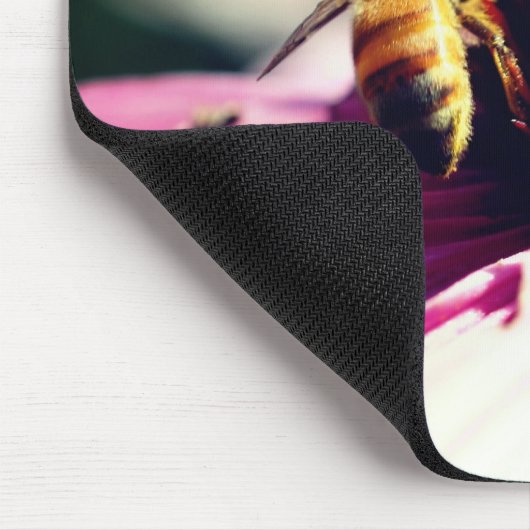 Busy Honey Bee Echinacea Blume Mousepad (Ecke)