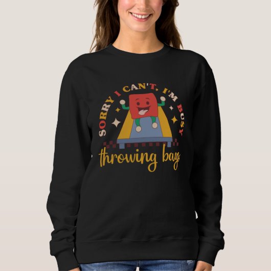 Busy Throwing Bags Sacktossing Cornhole Squad Sweatshirt (Vorderseite)