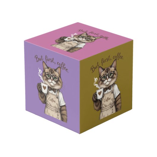 But First, Coffee Cat Würfel (Vorderseite Schrägansicht)