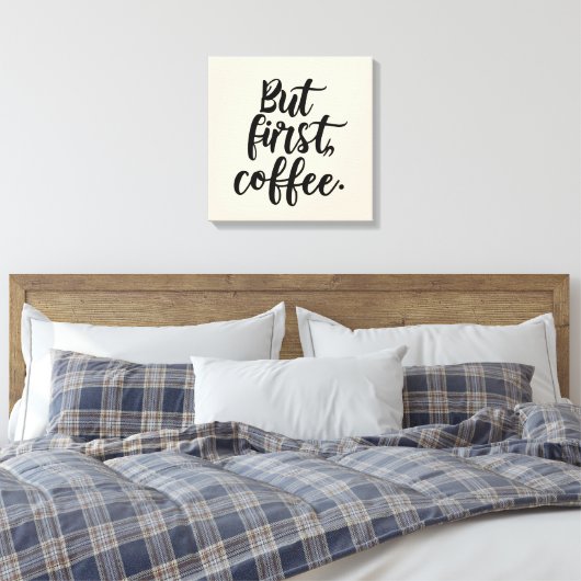 But First Coffee | Chic Modern Script Typography D Leinwanddruck (Insitu (Schlafzimmer))
