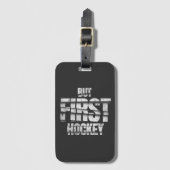 But First Hockey – Funny Hockey Lover Quote Design Gepäckanhänger (Vorderseite Vertikal)