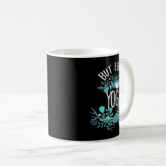 But First Yoga Floral Tygraphy Design T Shirt Kaffeetasse (VorderseiteRechts)