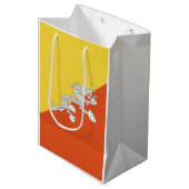 Butane-Flagge Mittlere Geschenktüte (Vorderseite Schrägansicht)