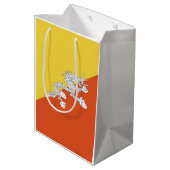 Butane-Flagge Mittlere Geschenktüte (Rückseite Schrägansicht)