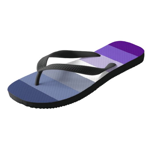 Butch Lesbian Pride Flag Badesandalen (Schrägansicht)