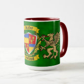 Butler Irish Shield & Griffins Personalisiert Tasse (VorderseiteRechts)