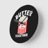 BUTTER Together Movie Popcorn Runde Wanduhr (Winkel)