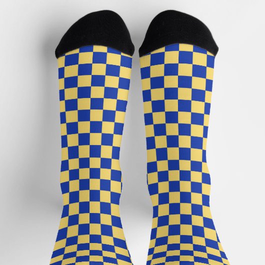 Butter yellow and blue checkered board pattern socken (Oben)