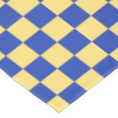 Butter yellow and blue checkered board pattern tischdecke (Schrägansicht)