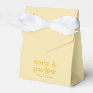 Butter Yellow Bold Typografy Simple Wedding Geschenkschachtel