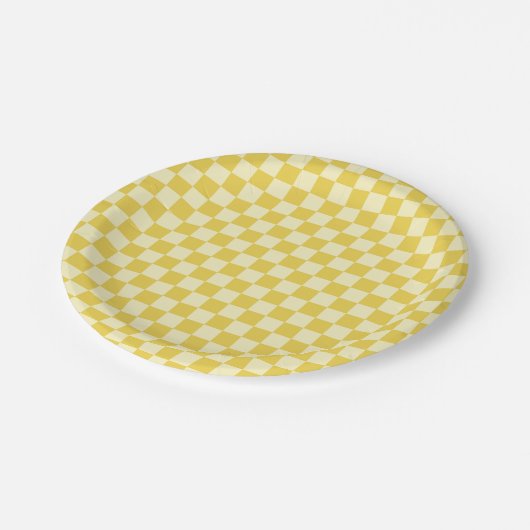 Butter Yellow Checkerboard Pappteller (Schrägansicht)