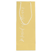 Butter Yellow Stylisierte Script-Trauzeugin Geschenktüte Für Weinflaschen (Rückseite)