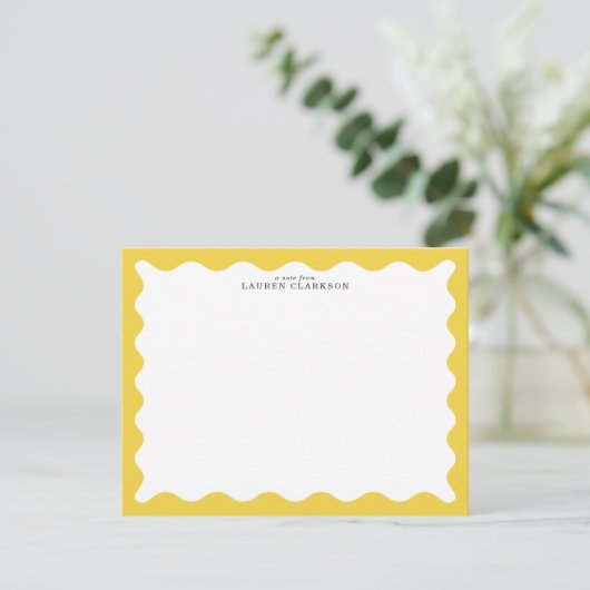 Butter Yellow Wavy Frame Note Card Einladung (Stehend Vorderseite)