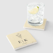 Butter Yellow Wildflower Monogram Wedding Steinuntersetzer (Seitenansicht)