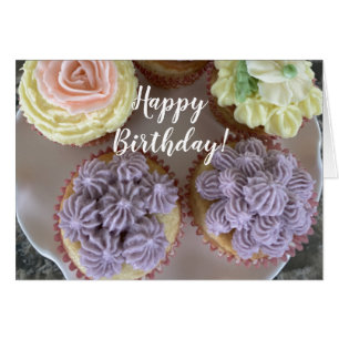 Buttercreme-Piping-Cupcakes zum Geburtstag