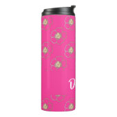 Buttercup-Blume auf rosa Thermosbecher (Nach links gedreht)