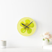 Buttercup Blume - transparent. Runde Wanduhr (Zuhause)