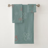 Butterfisch Stars Sage Green Badhandtuch Set (Insitu)