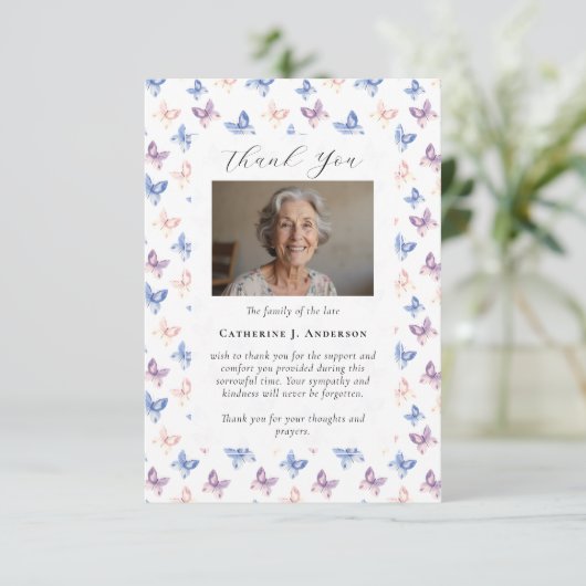 Butterfliegen Lilac Blue Beileid Foto Beerdigung Dankeskarte (Stehend Vorderseite)