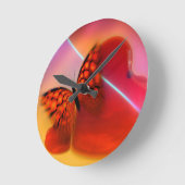 Butterfly and Hearts Runde Wanduhr (Winkel)