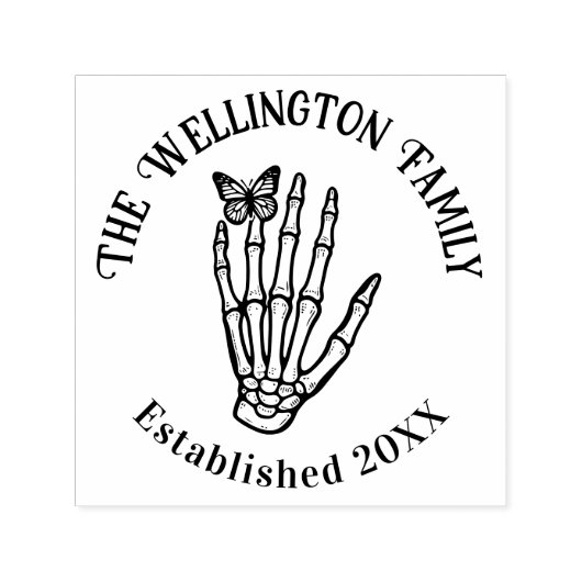 Butterfly auf Skeleton Hand Familienname Datum Est Permastempel (Design)
