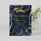 Butterfly Blume Elegant Gold Navy Quinceanera Folieneinladung (Stehend vorne)