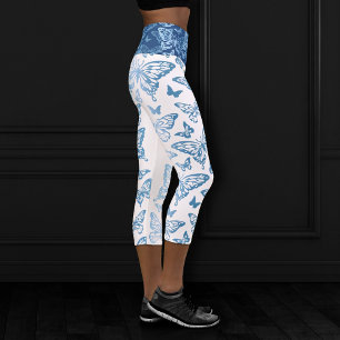 Butterfly Chic   Klassisches Blau und Weiß Capri Leggings