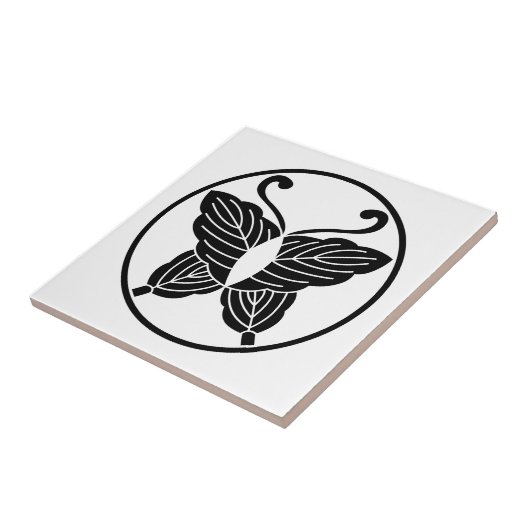 Butterfly-förmige gefaltete Eichenfässer-Blätter i Fliese (Seite)