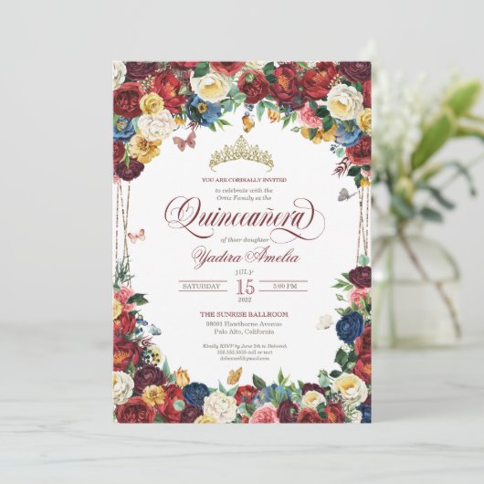 Butterfly Garden Burgundy Royal Floral Quinceanera Einladung (Stehend Vorderseite)