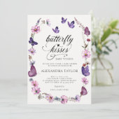 Butterfly Kisses Wild Lila Baby Girl Shower Einladung (Stehend Vorderseite)
