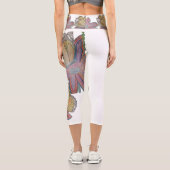 Butterfly landing on flower beautiful capri leggin (Rückseite)