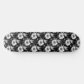 Butterfly On Blume Design - Schwarz Skateboard (Horizontal)