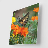 Butterfly on Orange and Yellow Flowers Wall Clock Quadratische Wanduhr (Winkel)