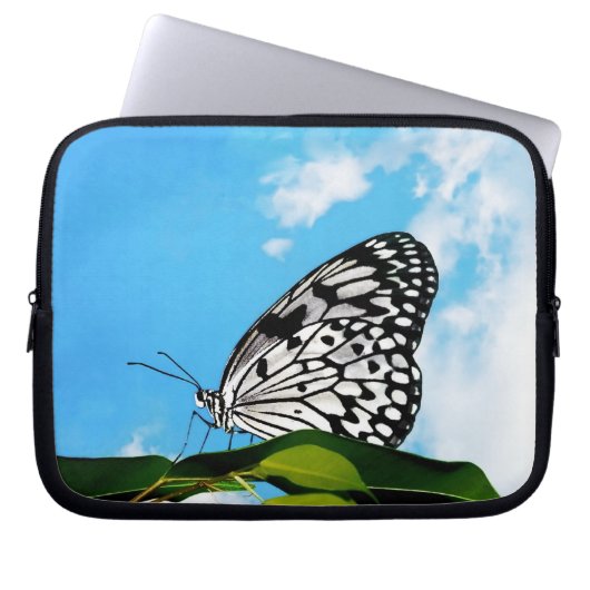 Butterfly & Sky Laptopschutzhülle (Vorderseite)